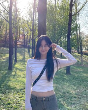 Kim Yi-kyeong Instagram - 비 온뒤 맑음 :)