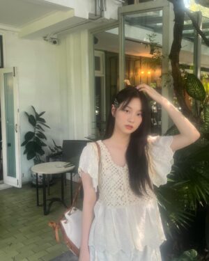 Kim Yi-kyeong Instagram - 겨울가고 여름 ?