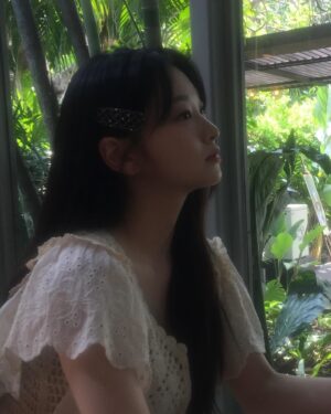 Kim Yi-kyeong Instagram - 겨울가고 여름 ?