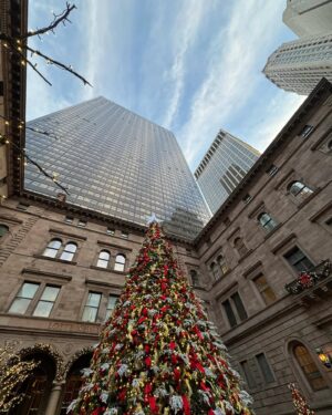 Kimberly Guerrero Instagram - 48 hrs of holiday spirit in nyc🌲

1 - radio city music hall @therockettes
2 - @newyorkpalace hotel
3 - my holidate
4 - elf on the plane
5 - gingerbread lattes @joeandthejuice 
6 - the window displays on @saks 5th
7 - magical drinks at @rolfsny
8 - @ralphscoffee   tree @rockefellercenter
9 - lights @hudsonyards
10 - dinner in soho at @apastabar

#travelitinerary #newyorkcity #christmasinnyc
