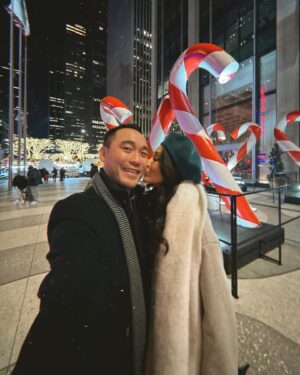 Kimberly Guerrero Instagram - 48 hrs of holiday spirit in nyc🌲

1 - radio city music hall @therockettes
2 - @newyorkpalace hotel
3 - my holidate
4 - elf on the plane
5 - gingerbread lattes @joeandthejuice 
6 - the window displays on @saks 5th
7 - magical drinks at @rolfsny
8 - @ralphscoffee   tree @rockefellercenter
9 - lights @hudsonyards
10 - dinner in soho at @apastabar

#travelitinerary #newyorkcity #christmasinnyc