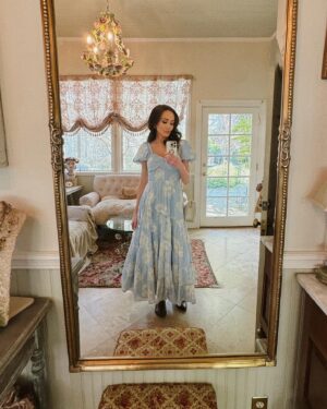 Kimberly Guerrero Instagram - always wins the “who has the most stuff in her purse” game at a shower…

basically Mary Poppins 👜