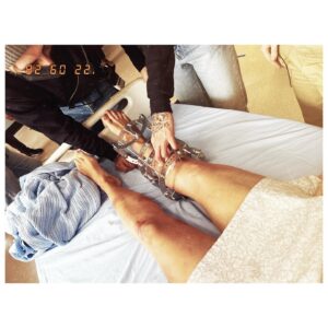 Kimberly-Sue Murray Instagram - 🖕🏻🖕🏻🖕🏻

Some more BTS. 

Poor Kiara barely made it out alive! The SFX team is INSANE. So much respect for what they do. Wish I could have kept that leg!

@theboystv Ep. 1-3 is now streaming on @amazonprime DON’T MISS IT!