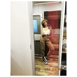 Kimberly-Sue Murray Instagram - @theboystv S4 has DROPPED! Huge fan of the show, even bigger fan of the cast and creatives behind it. @erickripke1 thanks for having me! 

BTS of my first day on set - what a RIOT 💥

Shoutout to @itselliotknight for lighting up my life !!