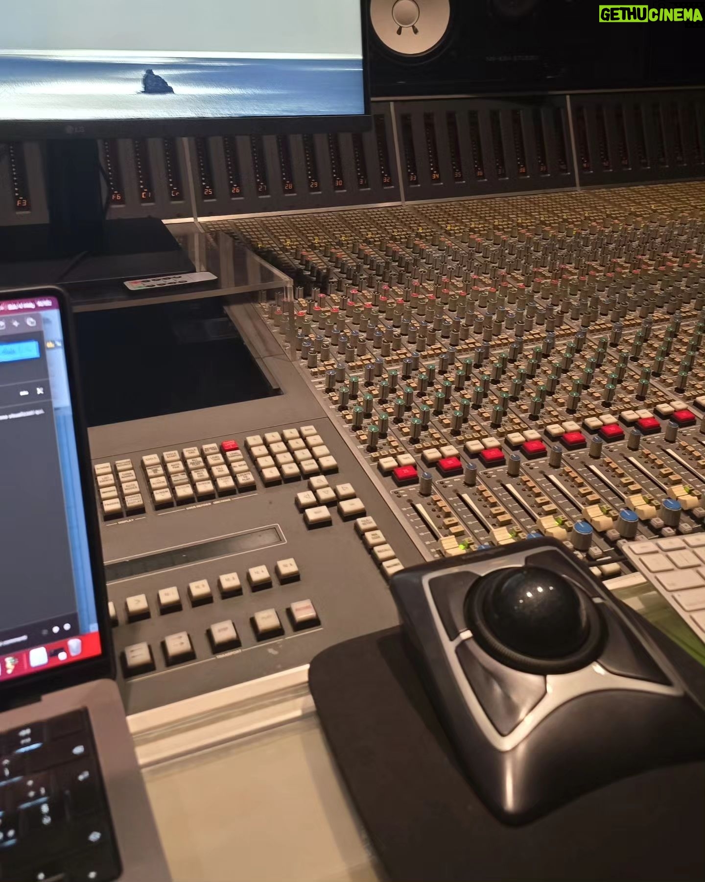 Kina Beats - 3 Likes - studio time is best time