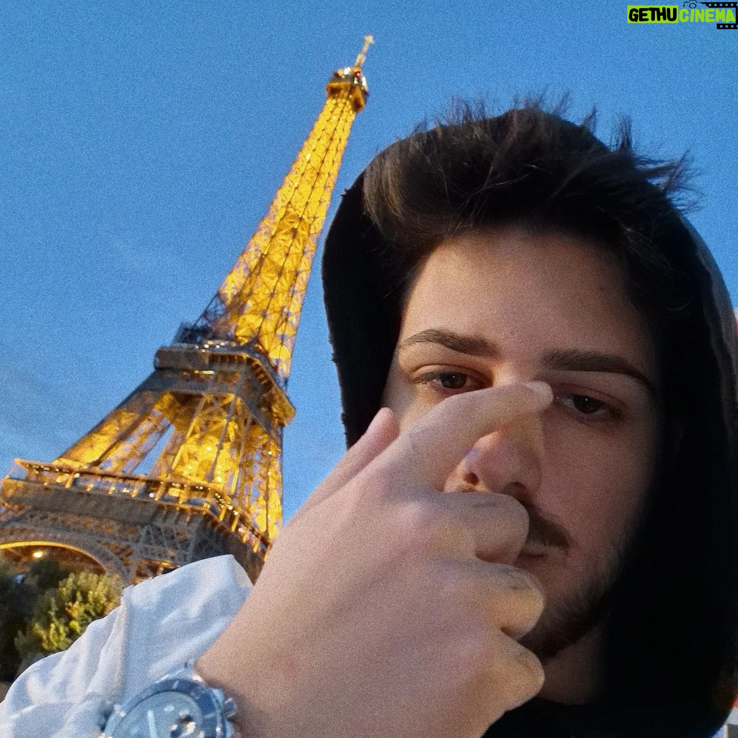 Kina Beats - 5.2K Likes - just saw the tour eiffel