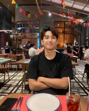 Kirati Puangmalee Instagram - คงมีแต่พระที่ต้องการ...ฉัน