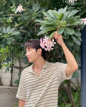 Kirati Puangmalee Instagram - อยู่ใกล้แมวระวังแพ้ขน อยู่ใกล้ผมระวังแพ้ใจ😮‍💨