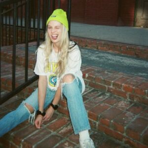 Kirby Bliss Blanton Instagram - This Stoop kid is afraid to leave the stoop🤦🏼‍♀️
Please Stay safe, everyone, for me 🙏 

📸film-@vanessacurry