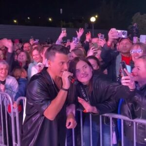 Kirill Turichenko Instagram - Тольятти,  вы крутые! 🤩

По традиции отмечайтесь под постом, кто был вчера с нами?!

И пишите, в каких городах ещё ждете наших летних концертов?

#Тольятти #иванушки #деньхимика