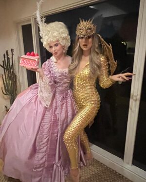 Kirsten Zien Instagram - Let them 🍰 eat it 🍰