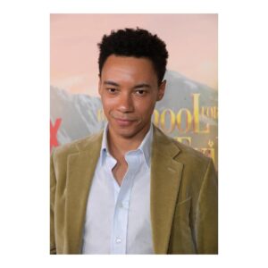 Kit Young Instagram - About last night… @theschoolforgoodandevilmovie is now out on @netflix go check it out! 

Huge thank you to everyone who came out to support with special love to my @shadowandbone family! 

Stylist: @olgatimofejeva 
Suit: @richardjamesofficial 
Shoes: @berluti
Grooming: @simonegrooming