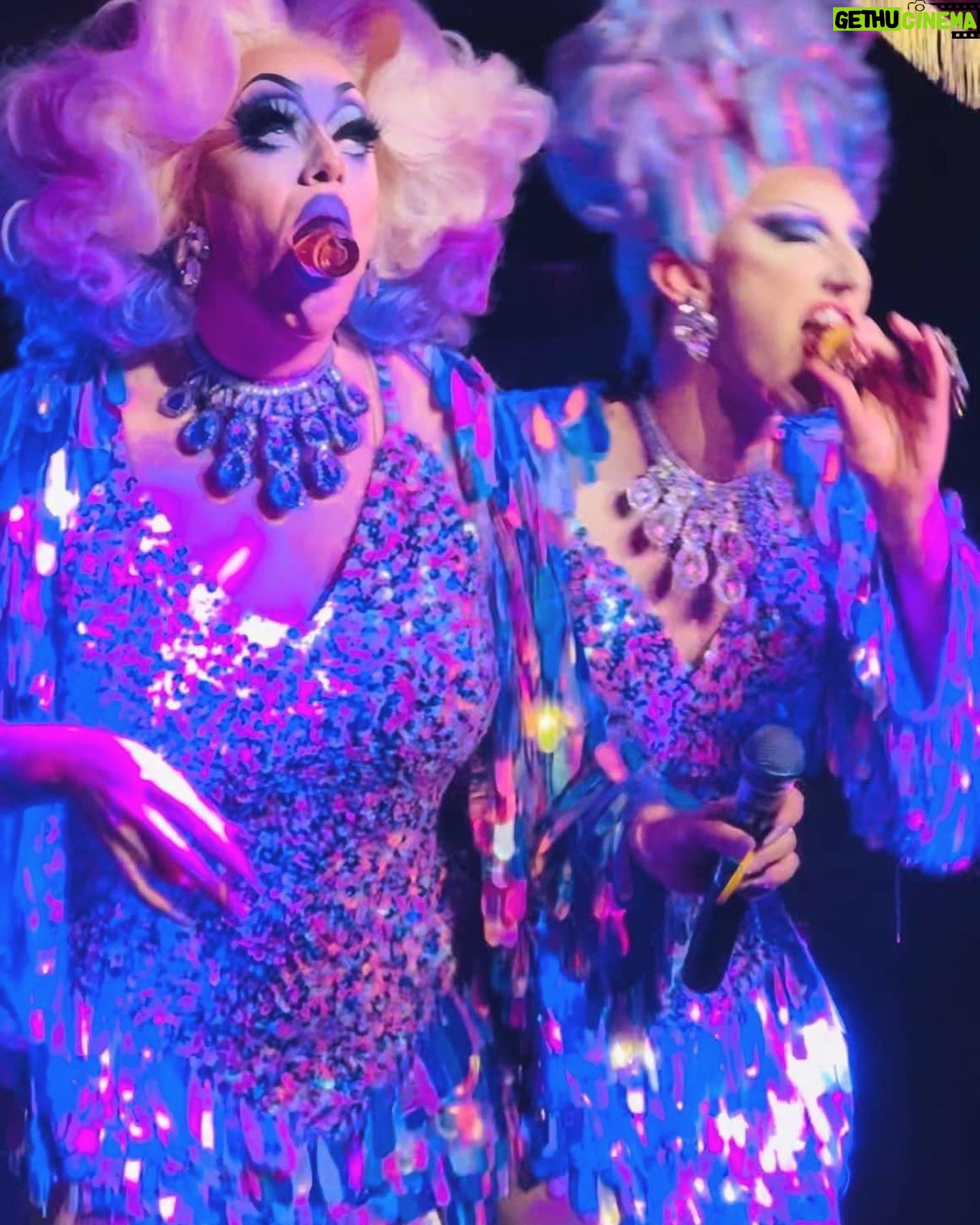 Kita Mean - 1.1K Likes - Kita and Anita at @roscoestavern - a forecast.
Photo - @jobis_nz
