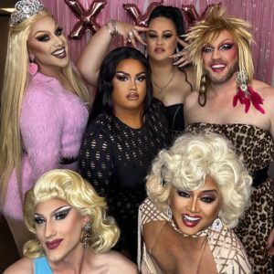 Kita Mean Instagram - 💕💕12 tits, 6 bits 💕💕

What a fabulous sisterly night out 🥳Thanks to @lane_worrall for getting my mug together!!!