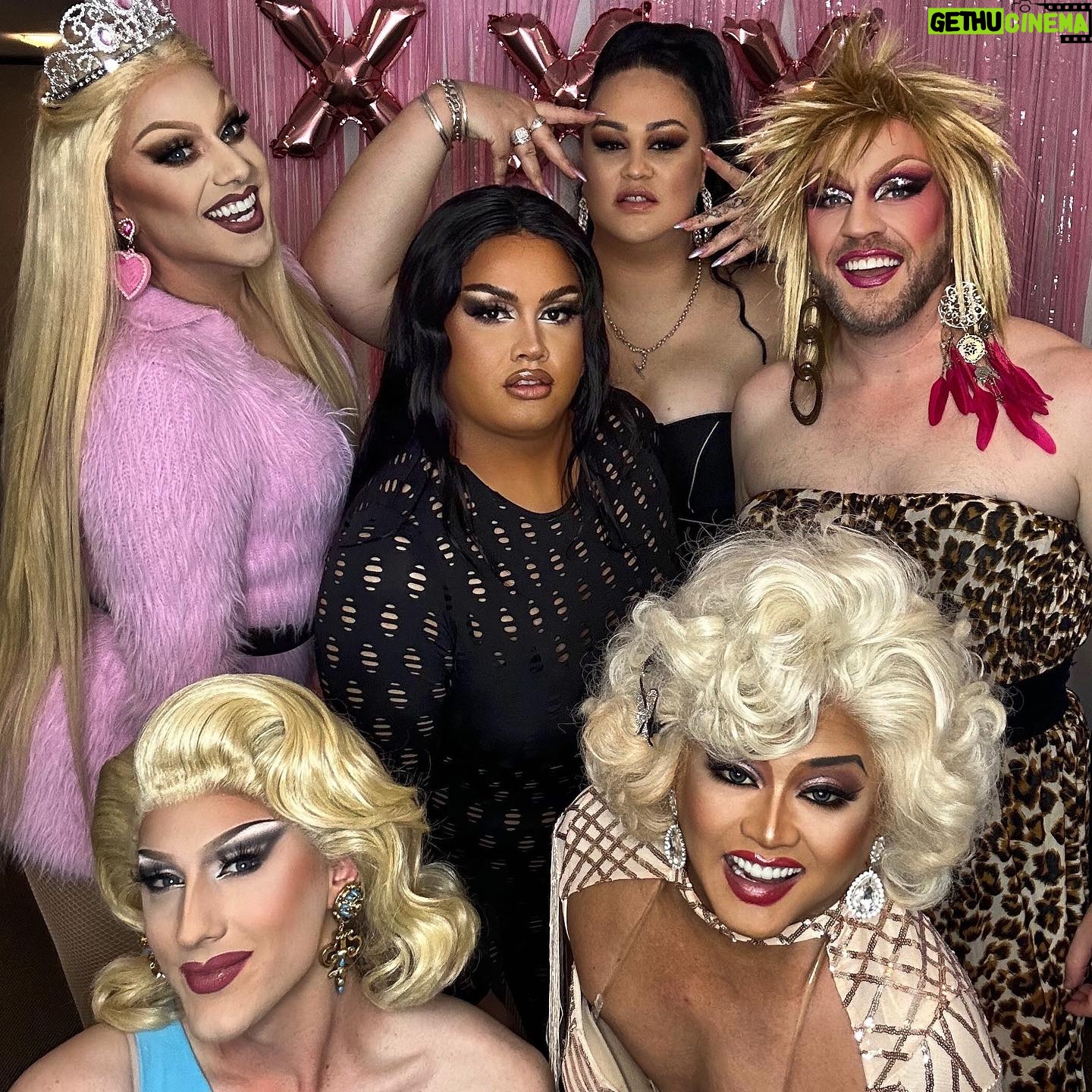 Kita Mean - 3.2K Likes - 💕💕12 tits, 6 bits 💕💕
What a fabulous sisterly night out 🥳Thanks to @lane_worrall for getting my mug together!!!