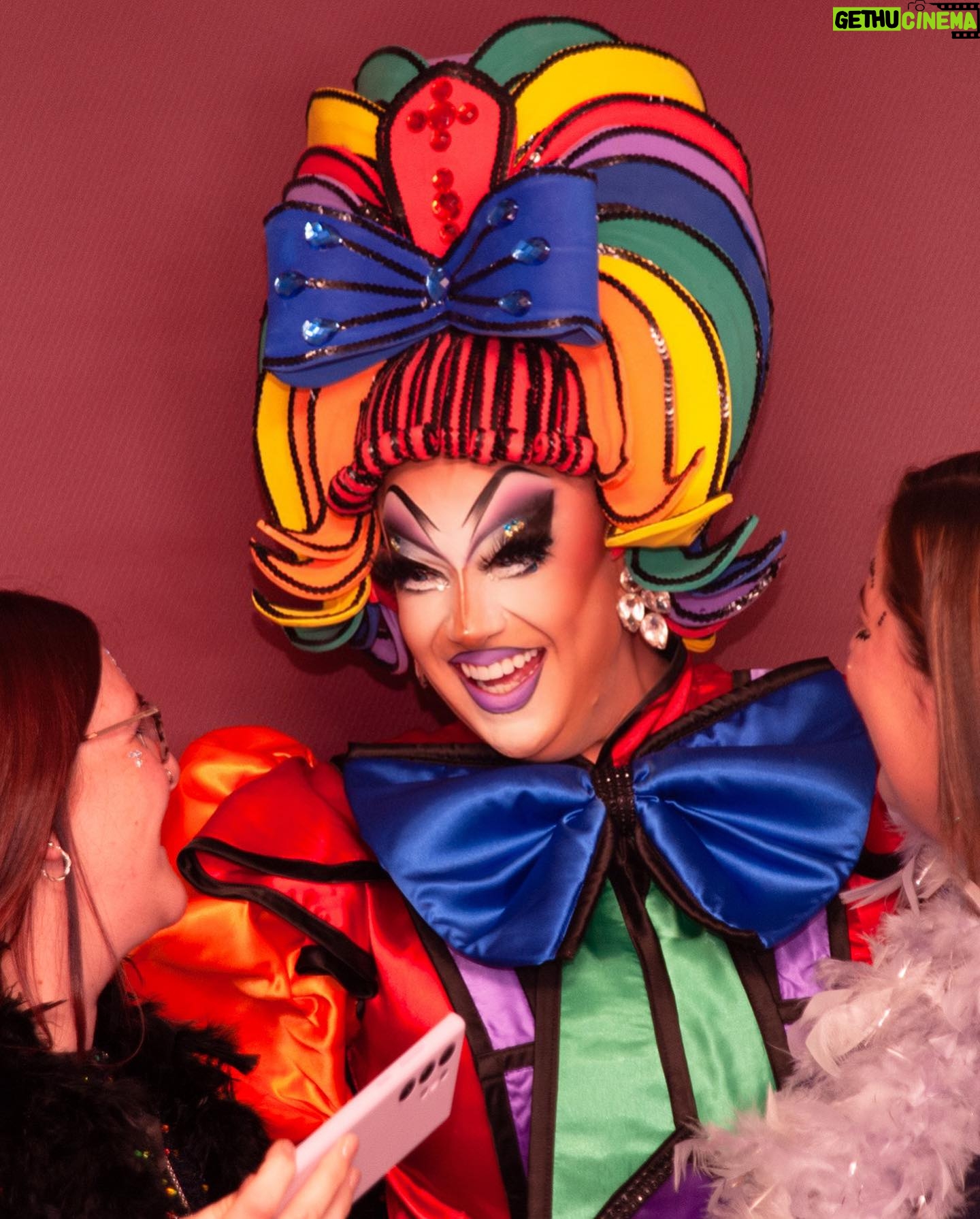 Kita Mean - 2.3K Likes - 🌈 My absolute favourite part of any big event is meeting and greeting all the fabulous people 🌈
A huge thank you to @palmydragfest for having me, @mozzie.photo for these gorgeous shots and @pashion_couture for creating this CAMP ensemble!