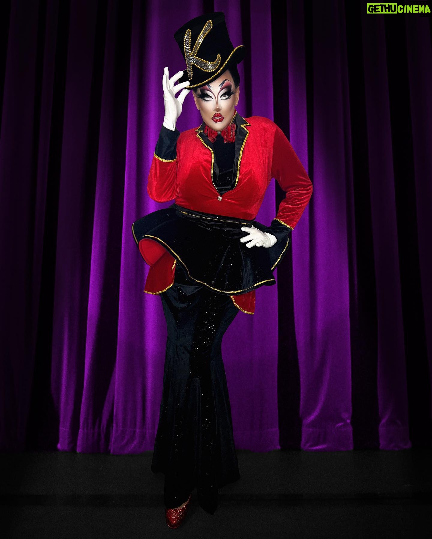 Kita Mean - 1.4K Likes - There’s no business like show business!
I had so much fun repurposing this hat that I made during lockdown into this Greatest Showman meets Mary Poppins fantasy.
#dragrace #showbiz #teamkitamean