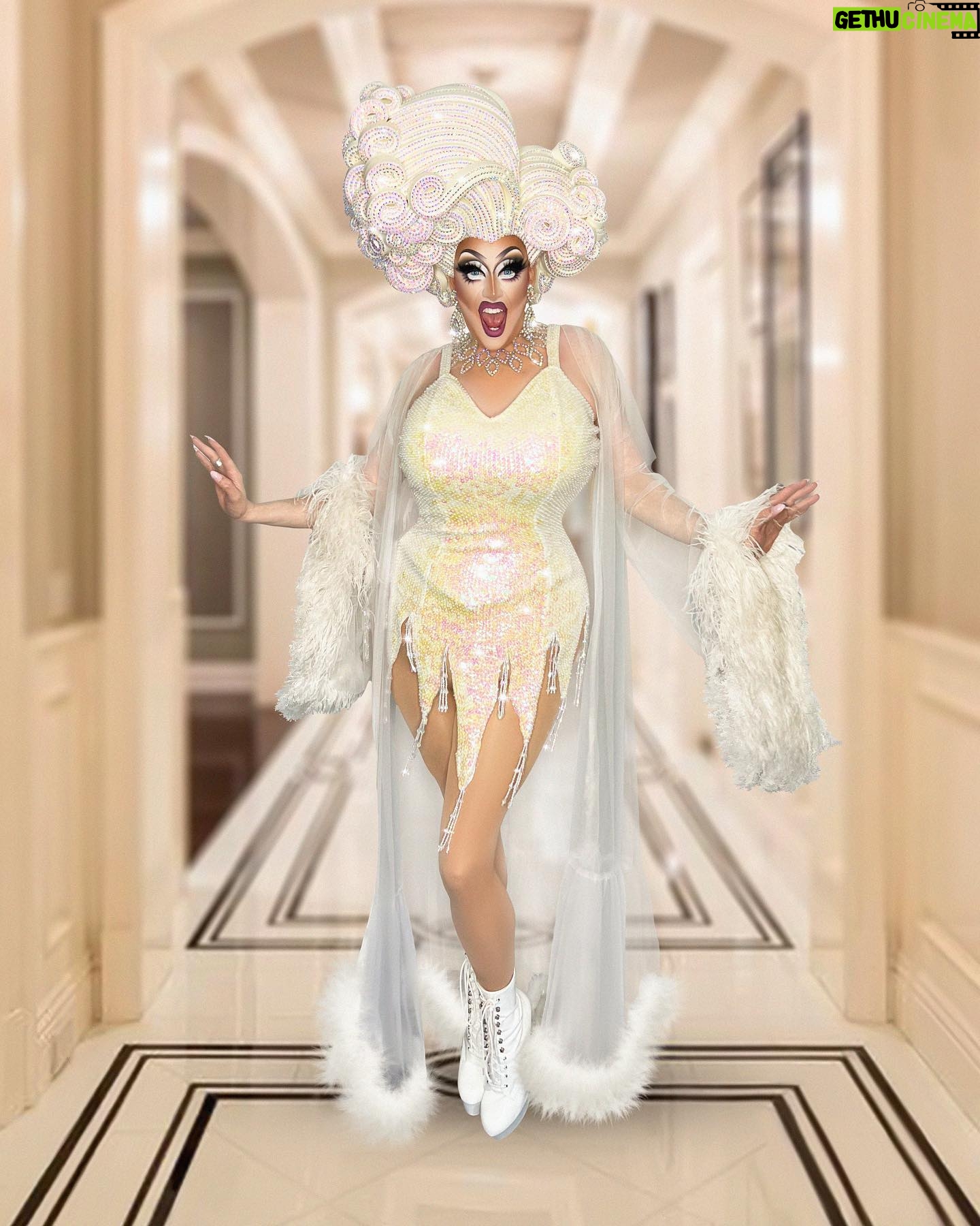 Kita Mean - 2.8K Likes - Absolutely fabulous!
While I am far from home I keep New Zealand close. My eyelashes are inspired by the black sand beaches of Piha and my bright blue eyes are a colour match of the beautiful Lake Tekapo. And the long white cloud - well that’s on my head darling!
#MoreThanJustAn #Ad