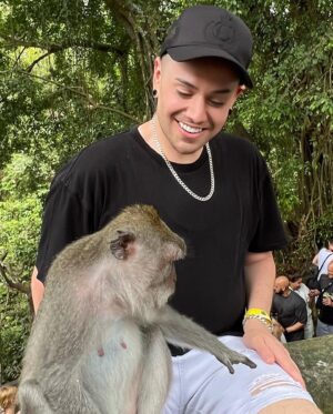 Kita Mean Instagram - Two mates in their prime! My trip to Bali has been so wonderful! A huge thank you @stonewall.bali for not only bringing me over to open their glamorous new venue alongside some of Bali’s best drag acts but also treating me like a queen and showing me this beautiful place. I am in love 😻