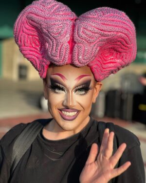 Kita Mean Instagram - WOW @rupaulsdragcon you were exquisite! Meeting all the beautiful people, hanging out with all the fabulous queens and all of the giddy gayness has made my heart absolutely sing!

I can’t wait to do it all over again ASAP!

(Special shout-out to @irenethealien for letting me try on this epic headwear by @jocelynknobs and @alexismichelleofficial for shooting me in the LA sunset)