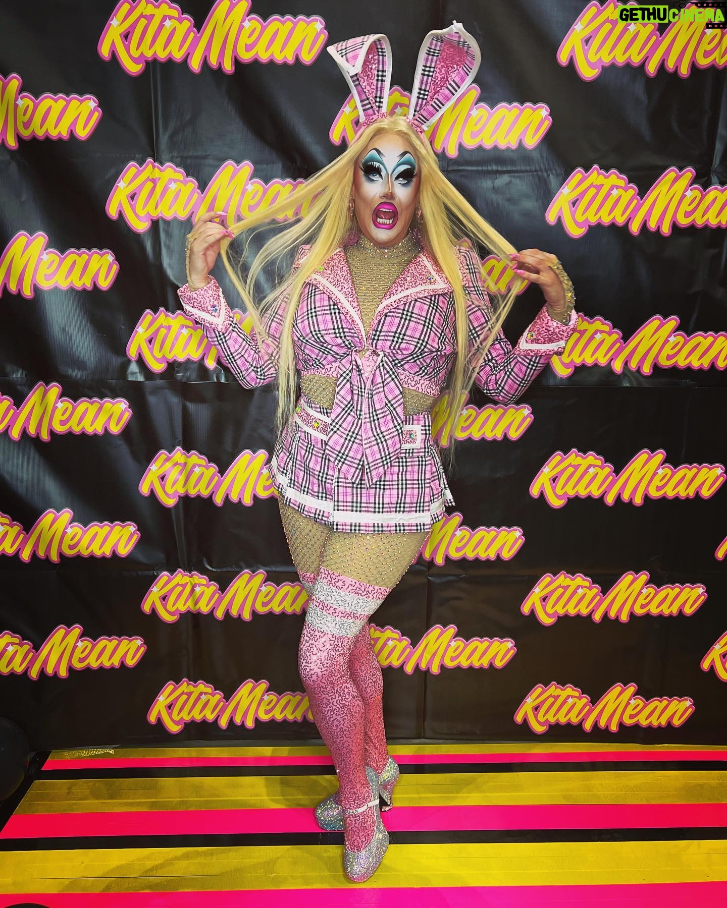 Kita Mean - 2.1K Likes - Look at me, I’m gorgeous!