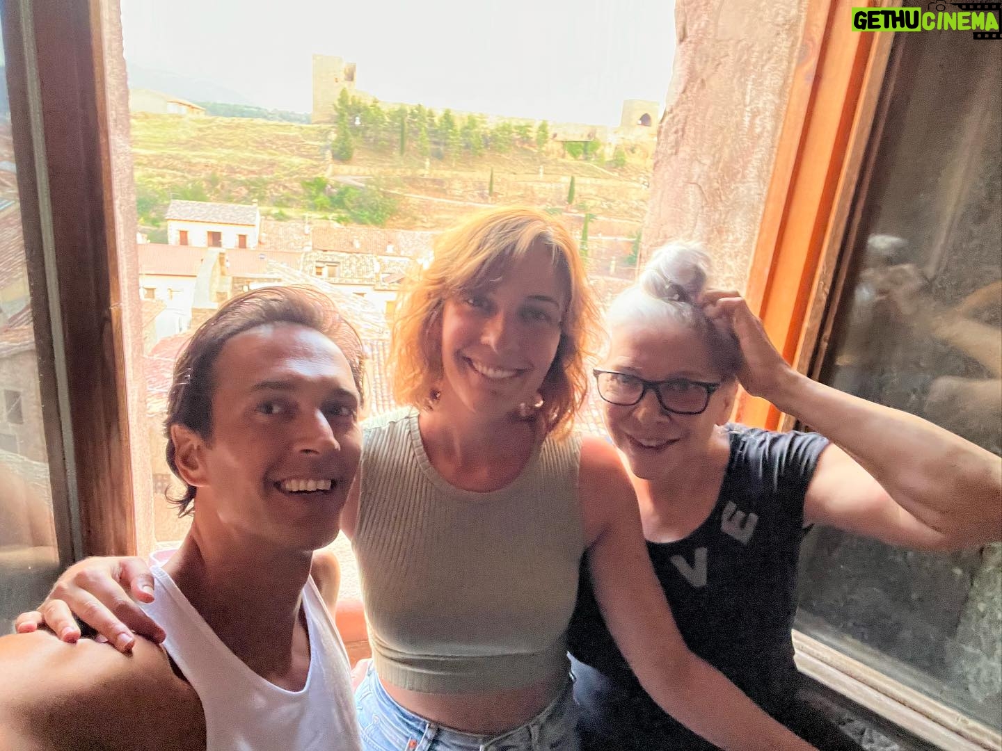 Kiti Mánver - 347 Likes - Cuando anochezca Cristóbal Suárez, Marta Velilla y yo representaremos “EL INCONVENIENTE” de JC Rubio en el hermoso Castillo de Mora de Rubielos.