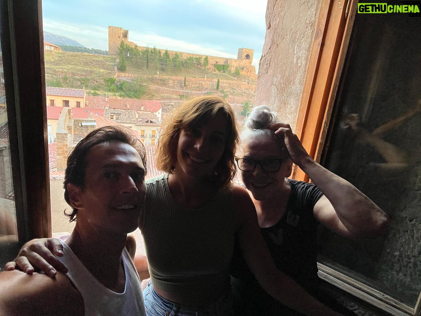 Kiti Mánver - 347 Likes - Cuando anochezca Cristóbal Suárez, Marta Velilla y yo representaremos “EL INCONVENIENTE” de JC Rubio en el hermoso Castillo de Mora de Rubielos.