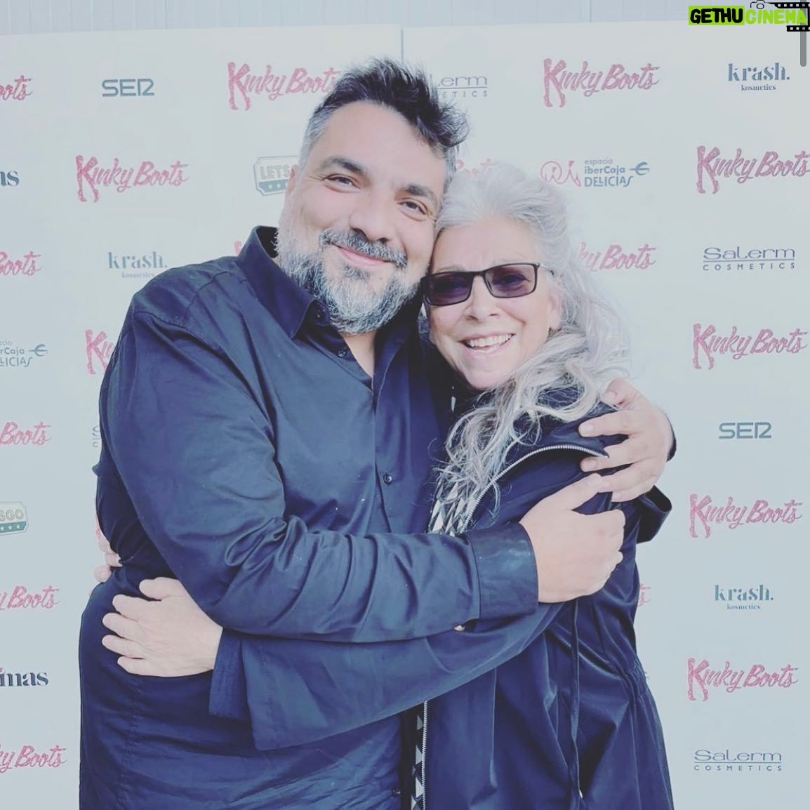 Kiti Mánver - 476 Likes - Con mi querido Julio Awad, gracias maestro por esa estupenda inyección de alegría y felicidad que nos dais en Kinki Boots 👏🏻👏🏻🌻🌻😘😘