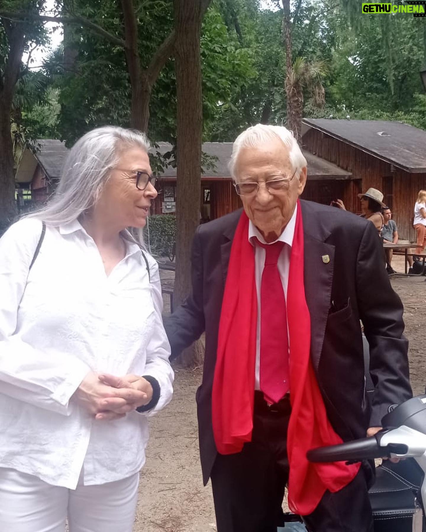 Kiti Mánver - 319 Likes - Un privilegio conocer al Padre Ángel hoy en las MESAS ABIERTAS en el RETIRO