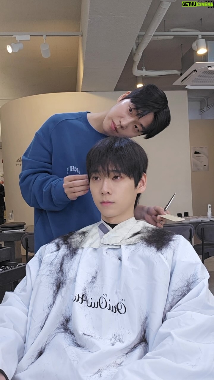 Kiu - 12.2K Likes - 약간 강동원 닮은 것 같아
💇🏻♂️: 좀 작게 이야기해주세요..