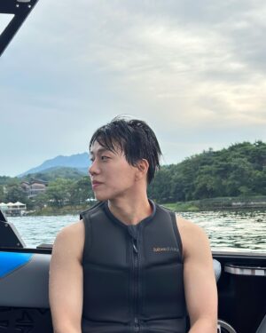 Kiu Instagram - 머리 안 젖었을 때 사진 좀 찍어놓을걸😂 마지막 영상만 머리 멀쩡..