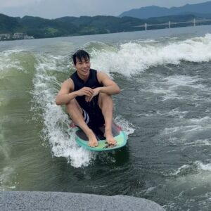 Kiu Instagram - 머리 안 젖었을 때 사진 좀 찍어놓을걸😂 마지막 영상만 머리 멀쩡..