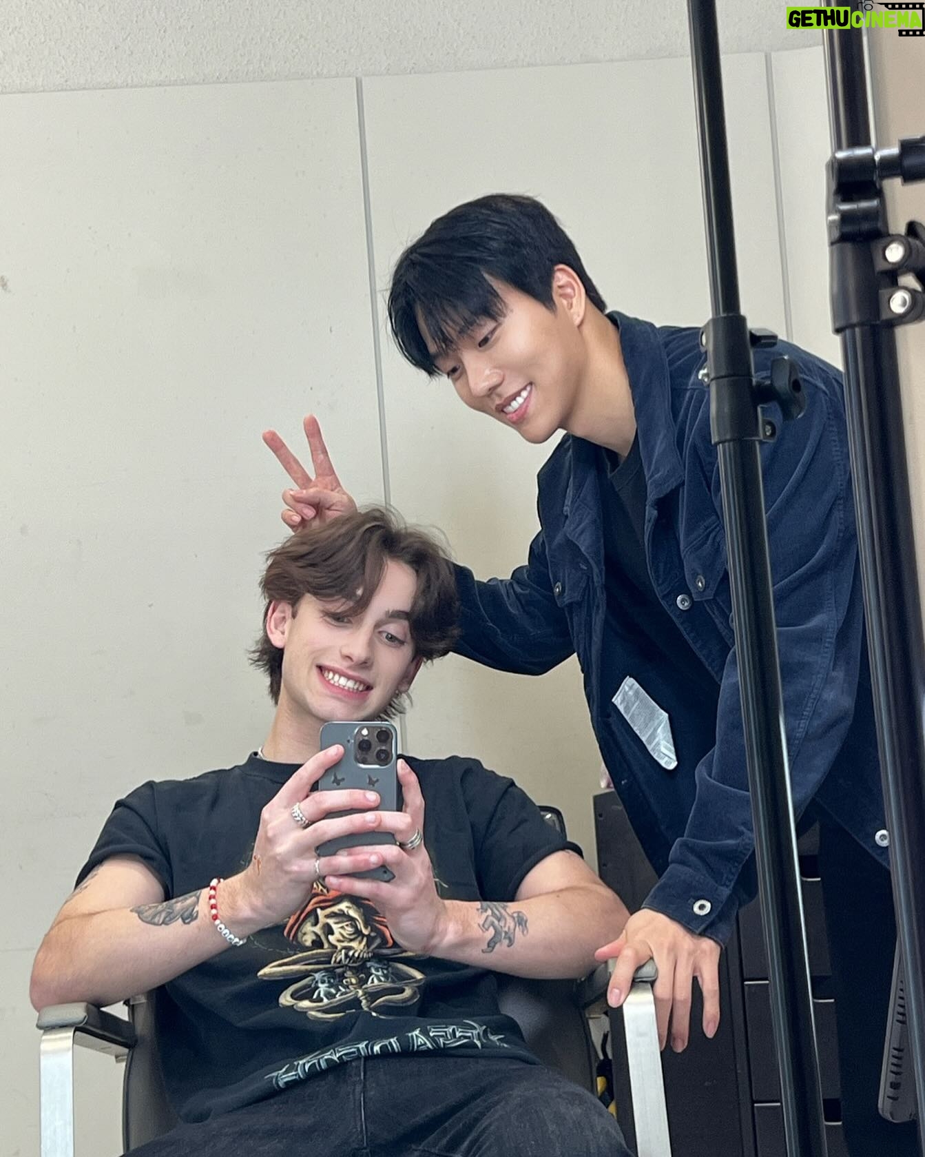 Kiu - 9.2K Likes - @johnnyorlando
다음에 또 내한공연 와여