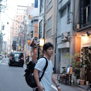 Kiu Instagram - 이번 일본 출장에서는 도쿄에 있는 많은 헤어디자이너분들과 한국과 일본의 헤어스타일과 트렌드에 대해 교류하고, 신제품도 경험할 수 있는 행사에 참여해 한국 미용을 알리고 왔어요 !!

지난 달 미국 출장도 그렇고 세계적으로 소통하는 일이 잦아지며 만족감을 느끼는 요즘입니다 :)

또한 은비쌤과 같이 하는 브랜드가 일본에서 반응이 좋다해서 팝업 매장도 방문하고 왔어요 !! 

승승장구합시다요 에이오유팀 화이팅!!
@aoucosmetics @biyaaaa