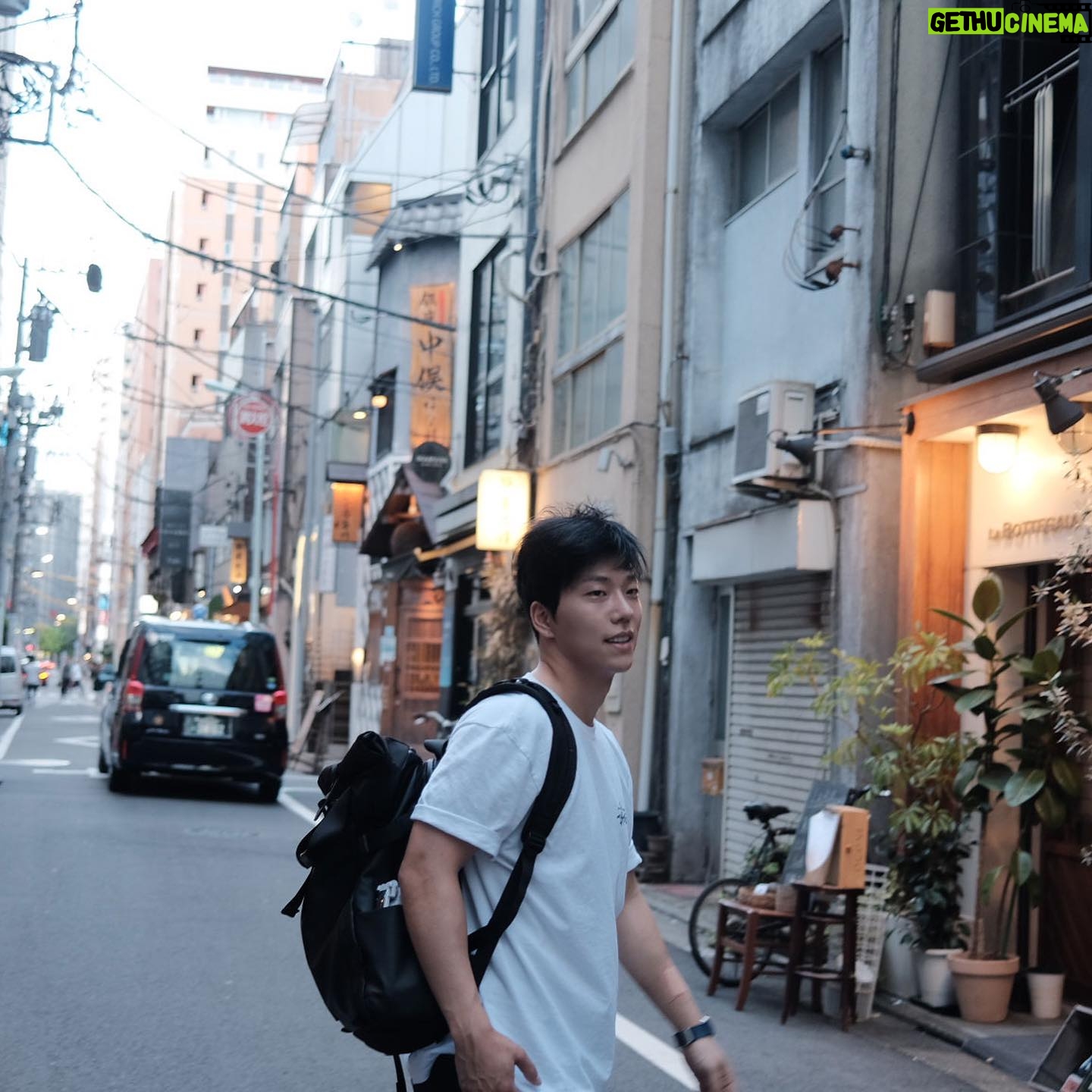 Kiu - 8.9K Likes - 이번 일본 출장에서는 도쿄에 있는 많은 헤어디자이너분들과 한국과 일본의 헤어스타일과 트렌드에 대해 교류하고, 신제품도 경험할 수 있는 행사에 참여해 한국 미용을 알리고 왔어요 !!
지난 달 미국 출장도 그렇고 세계적으로 소통하는 일이 잦아지며 만족감을 느끼는 요즘입니다 :)
또한 은비쌤과 같이 하는 브랜드가 일본에서 반응이 좋다해서 팝업 매장도 방문하고 왔어요 !!
승승장구합시다요 에이오유팀 화이팅!!
@aoucosmetics @biyaaaa