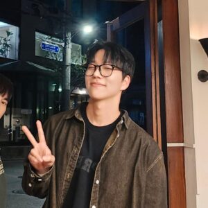 Kiu Instagram - Together..?
