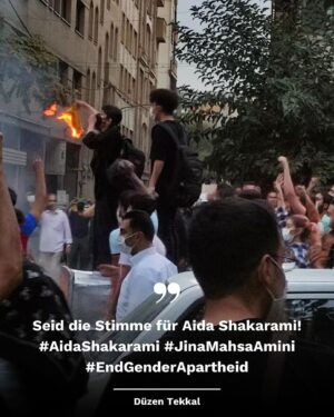 Klaas Heufer-Umlauf Instagram - Erst Nika, jetzt ihre Schwester Aida. Die Mullahs in Iran führen ihren Krieg gegen die Frauen fort. Wann endlich stehen wir ihnen bedingungslos zur Seite gegen das brutale Gender-Apartheid-Regime?

Die Mutter der vom Repressionsapparat der Islamischen Republik getöteten Nika Shakarami gab bekannt, dass ihre andere Tochter, Aida, gestern in Teheran von der so genannten „Sittenpolizei“ verhaftet wurde. Der Aufenthaltsort der 22-jährigen ist derzeit ebenso unbekannt wie die genauen Gründe für ihre Verhaftung. Aida ist damit denselben Tätern in die Hände gefallen, die für den Tod ihrer Schwester verantwortlich sind. 

Nika Shakarami verschwand am 20. September 2022 in Teheran, nachdem sie sich den Protesten angeschlossen hatte, die nach der Ermordung von #JinaMahsaAmini landesweit entbrannt waren – neun Tage nach ihrem Verschwinden fand Nikas Familie nach rastloser Suche ihren toten Körper, der Spuren von Folter aufwies, in einer Leichenhalle. Kurz vor ihrem Tod soll Nika noch mit einem Freund telefoniert haben: Sie sagte, sie sei „auf der Flucht vor den Sicherheitsbeamten“. Man geht davon aus, dass Nika in Gewahrsam ermordet wurde. 

Seid die Stimme für Aida Shakarami! #AidaShakarami #JinaMahsaAmini #EndGenderApartheid