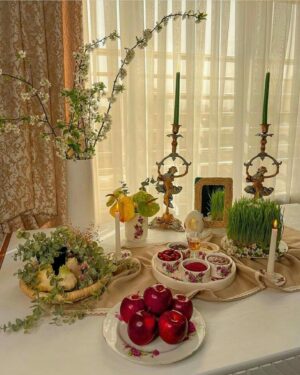 Klaas Heufer-Umlauf Instagram - 🕊️Nowruz, was “Neuer Tag” bedeutet, ist ein altes Fest, das am ersten Tag des Frühlings von über 300 Millionen Menschen weltweit als Beginn des neuen Jahres gefeiert wird.
Frohes Nowruz an alle Iraner und diejenigen, die dieses alte Fest weltweit feiern. Möge das neue Jahr Frieden und Befreiung für alle Gemeinschaften weltweit bringen, die unter Unterdrückung und Ungerechtigkeit leiden.
Hier sehen Sie Bilder von ‘Haft-Sin’-Tischen, die in jedem iranischen Haushalt mit dem Beginn des Nowruz sichtbar werden. ‘Haft-Sin’ bezieht sich auf sieben Gegenstände, die jeweils mit dem Buchstaben ‘S’ beginnen und jede symbolisiert eine bestimmte spirituelle Kraft, einschließlich Gesundheit, Überfluss, Fruchtbarkeit und so weiter.
——————————————

Nowruz , meaning “New Day” is an ancient festival celebrated on the first day of spring by over 300 million people worldwide as the start the new year. 

Happy Nowruz to all Iranians and those who celebrate this ancient festival around the world.
May the new year bring peace and liberation to all communities worldwide suffering from oppression and injustice. 
Here you can see images of ‘Haft-Sin’ tables, which are visible in every Iranian household with the arrival of Nowruz. ‘Haft-Sin’ refers to seven items, each starting with the letter ‘S,’ and each symbolizes a specific spiritual force, including health, abundance, fertility, and so on.

#HappynNowruz #WomanLifeFreedom #JinJianAzadi #MahsaAmini