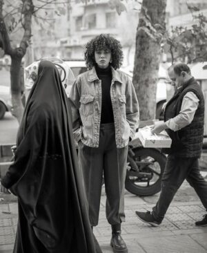 Klaas Heufer-Umlauf Instagram - Vom späten 19. Jahrhundert bis zum frühen 20. Jahrhundert bis heute streben Frauen auf der ganzen Welt immer noch nach Anerkennung, Respekt und gleichen Möglichkeiten. Am 8. März zollen wir allen Anstrengungen Tribut, die von Frauenbewegungen für die Frauenrechte unternommen wurden. Wir schätzen auch alle Anstrengungen und Kämpfe von Frauen weltweit, insbesondere von iranischen Frauen, die fast vierundvierzig Jahre lang unter systematischer Unterdrückung und Ungerechtigkeit gelebt haben. Mit ihrer mächtigen Bewegung “Frau, Leben, Freiheit” riskieren sie jeden Tag ihr Leben auf der Suche nach Gleichberechtigung und im Kampf gegen Geschlechterdiskriminierung.
Am Internationalen Frauentag ist es entscheidend, in Solidarität mit iranischen Frauen zu stehen und ihren fortlaufenden Kampf gegen das islamische Regime der Islamischen Republik für Gleichberechtigung, Gerechtigkeit und Ermächtigung zu unterstützen. Indem wir das Bewusstsein schärfen und ihre Stimmen verstärken, können wir dazu beitragen, eine gerechtere Gesellschaft für alle zu schaffen. Vergessen Sie nicht: “Keiner von uns ist frei, bis alle von uns frei sind.”
———————————————

From the late 19th century to the early 20th century until now, women all around the world still strive for recognition, respect, and equal opportunities. On March 8th, we pay tribute to all the efforts made by women’s movements towards women’s rights. We also appreciate all the efforts and struggles of women worldwide, especially Iranian women, who have lived under nearly forty-four years of systematic oppression and injustice. With their powerful movement of “Woman, Life, Freedom,” they risk their lives every day in pursuit of equality and fighting gender discrimination.

On International Women’s Day, it’s crucial to stand in solidarity with Iranian women and support their ongoing struggle against the Islamic Republic Regime for equality, justice, and empowerment. By raising awareness and amplifying their voices, we can help create a more equitable society for all.
Don’t forget : “None of us is free until all of us are free”.

Happy international women’s day . 

#internationalwomensday #MahsaAmini #WomanLifeFreedom #JinJianAza