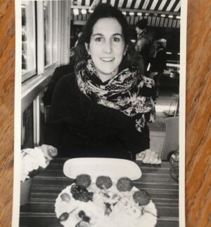 Klára Vytisková Instagram - Kdo mě zná, tak ví, že tohle je přesně můj výraz, když přede mnou přistane dobrý jídlo💃🏻🍛😄 Foto by @romanvicha ❤️