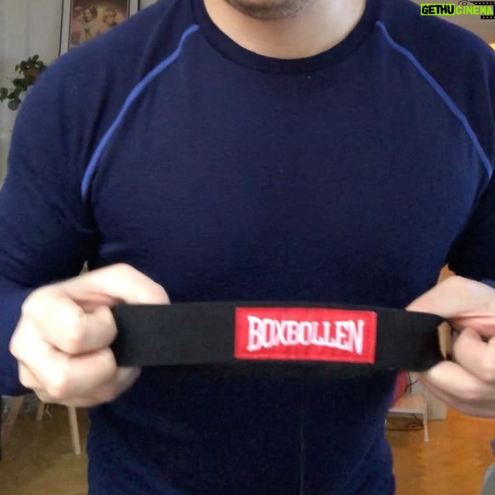 Klas Eriksson - 25.8K Likes - I samarbete med @boxbollen
HoĢr upp! Eftersom att jag aĢr saĢ sjukt farlig och en jaĢkel paĢ att boxas saĢ har jag nu hotat till mig en rabattkod till er foĢljares
Det aĢr svinenkelt. anvaĢnd koden āKLAS20ā saĢ faĢr ni 20% rabatt vid koĢp av tvaĢ eller fler. GaĢller aĢret ut. Ni kan tacka mig sen.
@boxbollen
