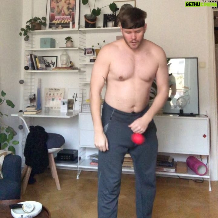 Klas Eriksson - 39.7K Likes - UmgƄs bara med folk i ditt hushƄll sa dom