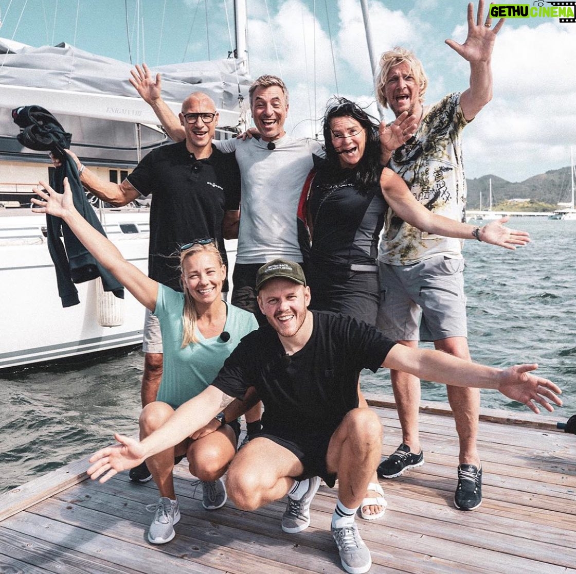 Klas Eriksson - 25K Likes - Jag skulle vilja tacka det hƤr underbara gƤnget som jag fick segla ƶver Atlanten med. Ćven hela kamerateamet som pĆ„ nĆ„got magiskt sƤtt lyckades fĆ„nga allt pĆ„ bild ocksĆ„. Magiska mƤnniskor š
Sen vill jag skicka ett extra stort tack och kram till Gurra som lyckades ta ett gƤng grƶngƶlingar hela vƤgen fram i ett stycke! Otroligt imponerad ƶver kunskaperna den mannen besitter! Stort tack till alla inblandade! ā¤ļøšā¤ļø
