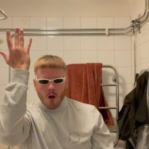 Klas Eriksson Instagram - Sverige. Ni har aldrig varit tryggare. Ni vet inte om det bara. Jag finns för er.