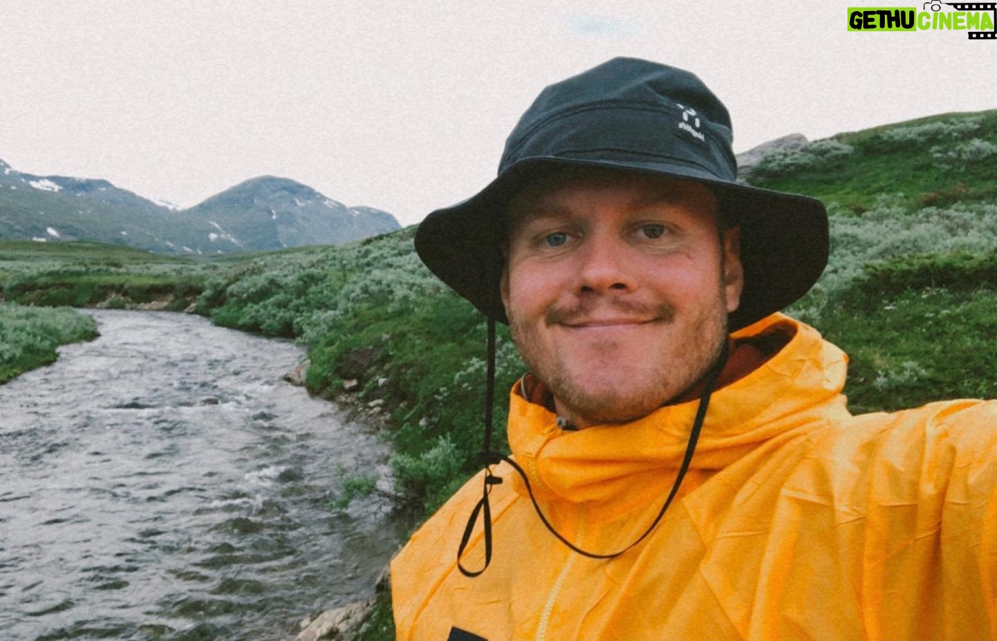 Klas Eriksson - 29.3K Likes - HallĆ„ dƤr ute š
Fƶr ett litet tag sedan gƤstade jag podden meditera mera. Ett hƤrligt, varmt och fint samtal med @wennhall š
Vi pratar bland annat om hur min jakt pƄ lycka aldrig lyckades, trots lƤgenhet, pengar och massa annat som jag alltid drƶmt om.
Vi pratar Ƥven om hur meditation har gett mig en helt ny syn pƄ livet och hur den har hjƤlpt mig mƄnga olika sƤtt.
Avsnittet gƄr att lyssna pƄ ƶverallt dƤr poddar finns tror jag.
Ha en fortsatt fin sommar och var rƤdda om er ā¤ļø