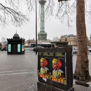 Klô Pelgag Instagram - Lundi c’est enfin le grand retour sur Paris. J’y serai avec mon aligot et mes pots pour terminer ces sept premières dates de façon broilesque. Venez pendant que la vie est là ⚽️⚽️⚽️ (petit emoji de foot pour attirer l’oeil français (allez les bleus)) ❤️‍🔥