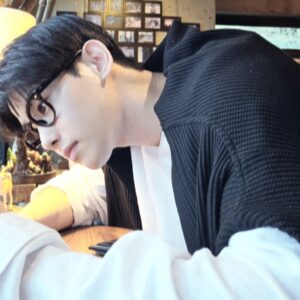 Ko Ho-jung Instagram - 👓