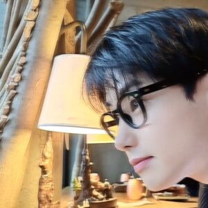 Ko Ho-jung Instagram - 👓
