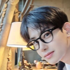 Ko Ho-jung Instagram - 👓