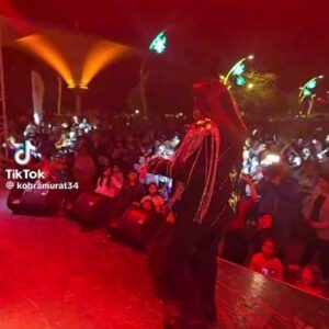 Kobra Murat Instagram - Evet hocam kopanzeee yıkılanzeee eğlenceee tavanzeeee kobra murat roman show heryerde hocaaamm kobra murat tan sonsuz sevgiler saygılar selamlar olsun canlarımm